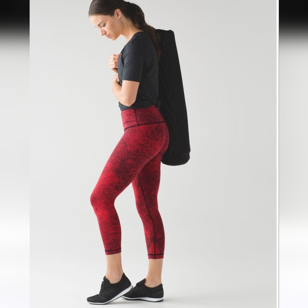 Lululemon Wunder Under Crop (Hi-Rise)  21"Luon Spray Jacquard True Red Black  6